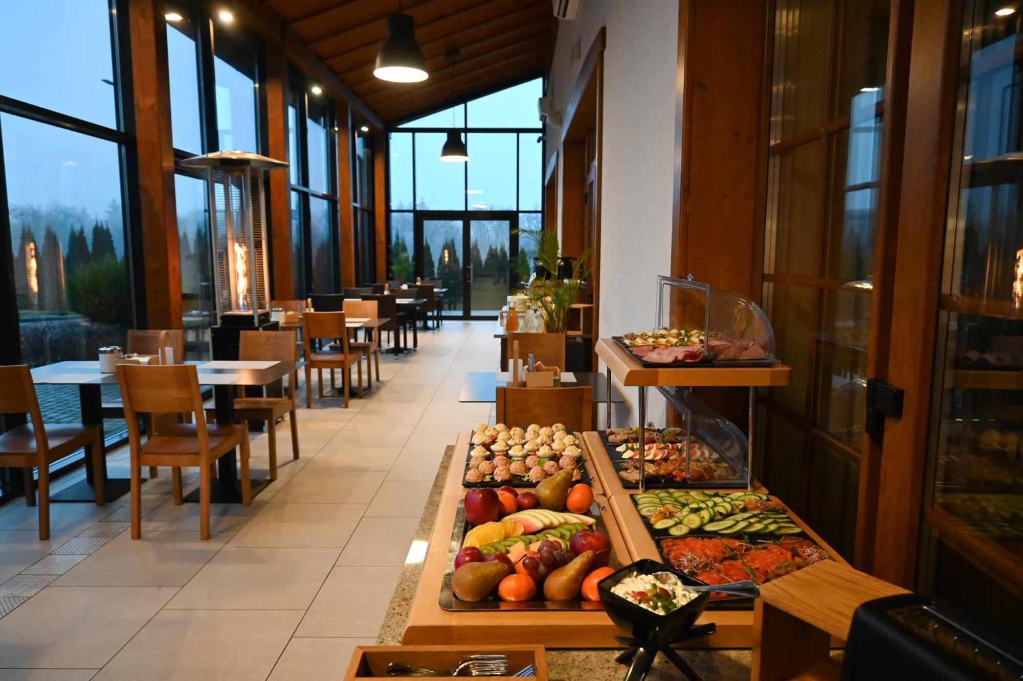Hotel Nowa Holandia Elblag Buitenkant foto